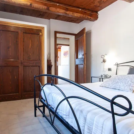 Il Poggio, Casa Rosa