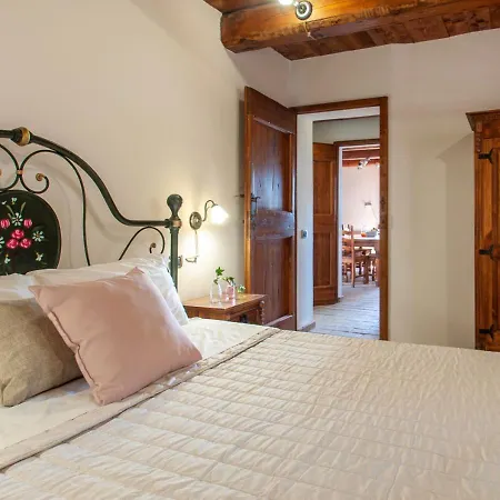 Il Poggio, Casa Rosa * אומברטידה